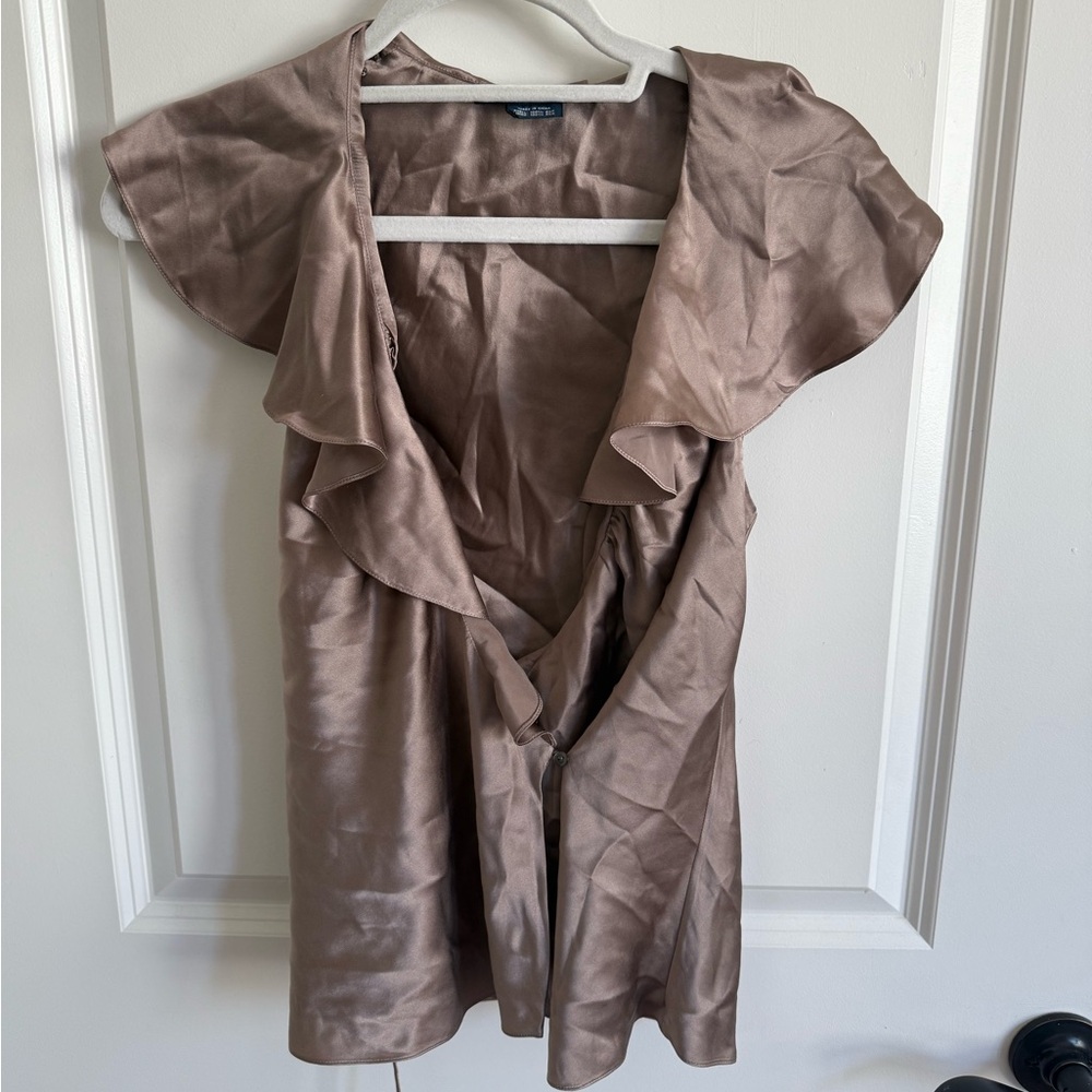Ralph Lauren brown silk top with ruffle detail. Size: 6